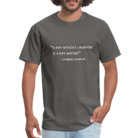 A day without laughter - Quote - Men's T-Shirt - charcoal